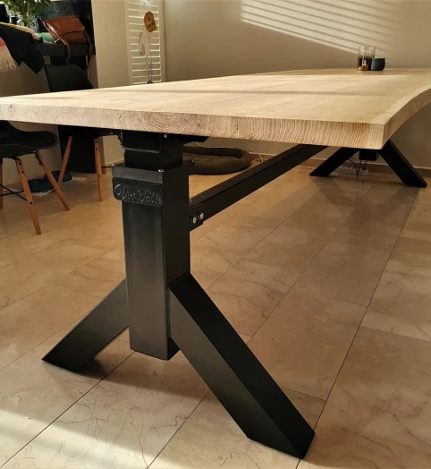 Elektrische zit-sta eettafel in hoogte verstelbaar