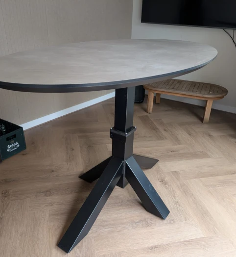 Verstelbare tafels ook met organisch of rond tafelblad